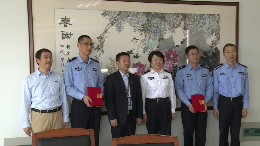 发放聘书留影.jpg