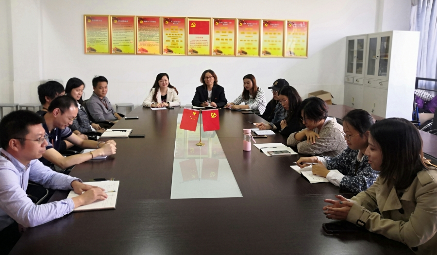 教师座谈会.jpg