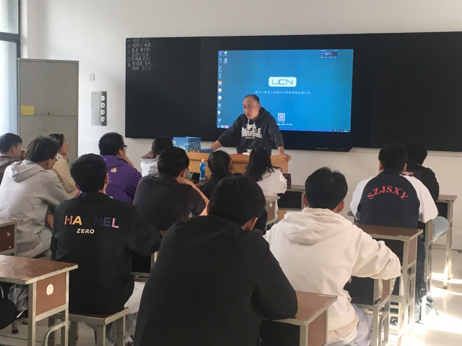党员钱建林同志与创意1607班开展班会.JPG