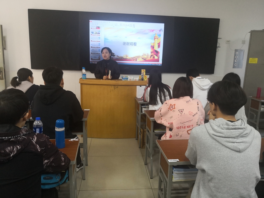 党员陆雯东同志与创意1601班开班会_副本.jpg