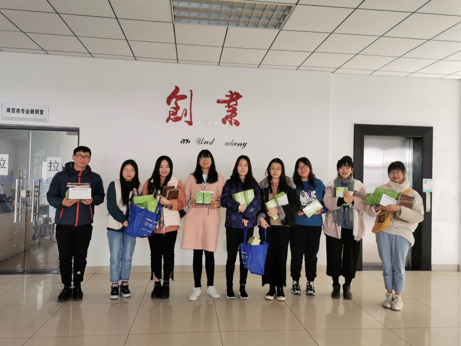 获奖同学合影.jpg