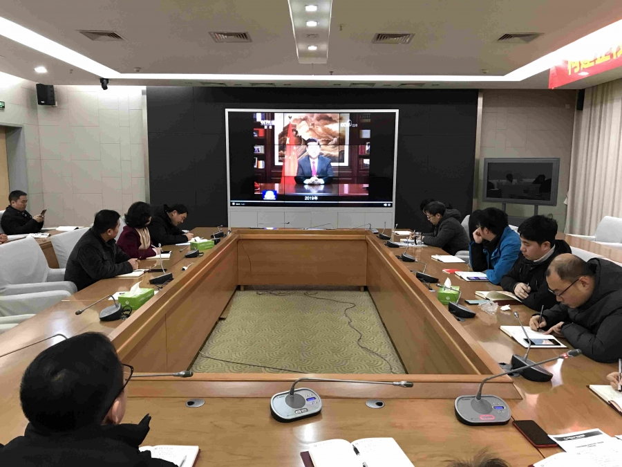 全体党员认真观看习总书记新年贺词_副本.jpg