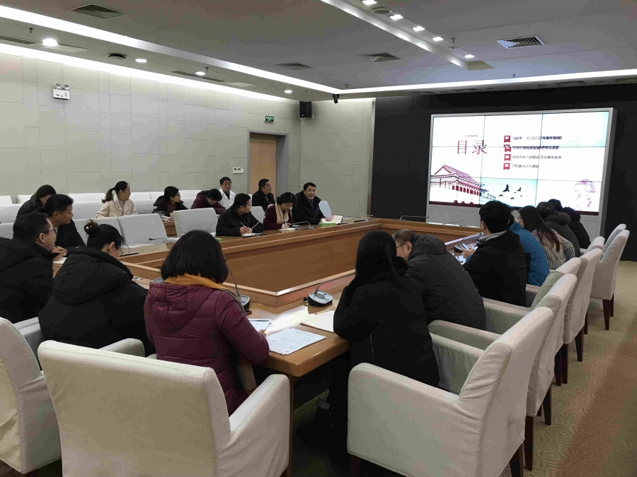 刘俊艳带领大家学习通报精神_副本.jpg