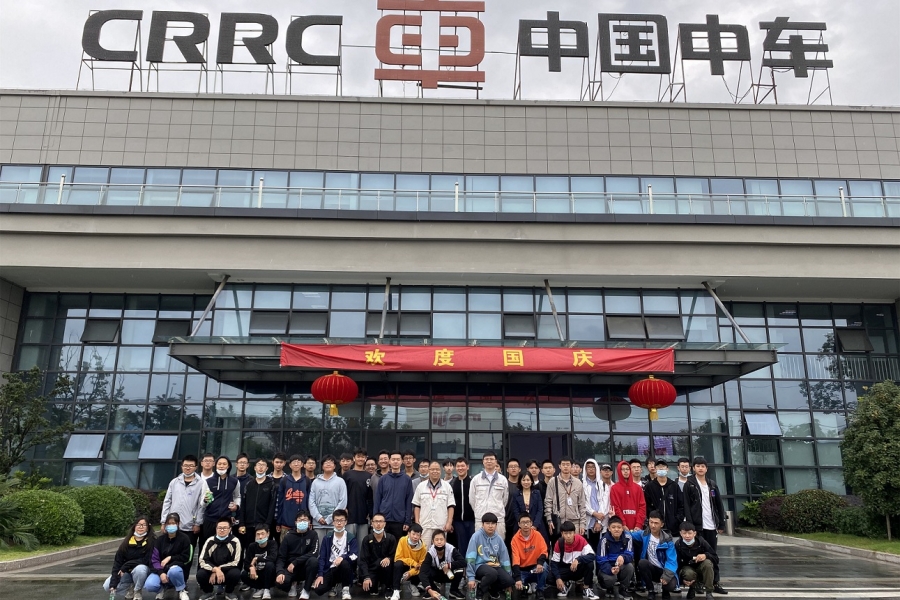 中车合照.jpg