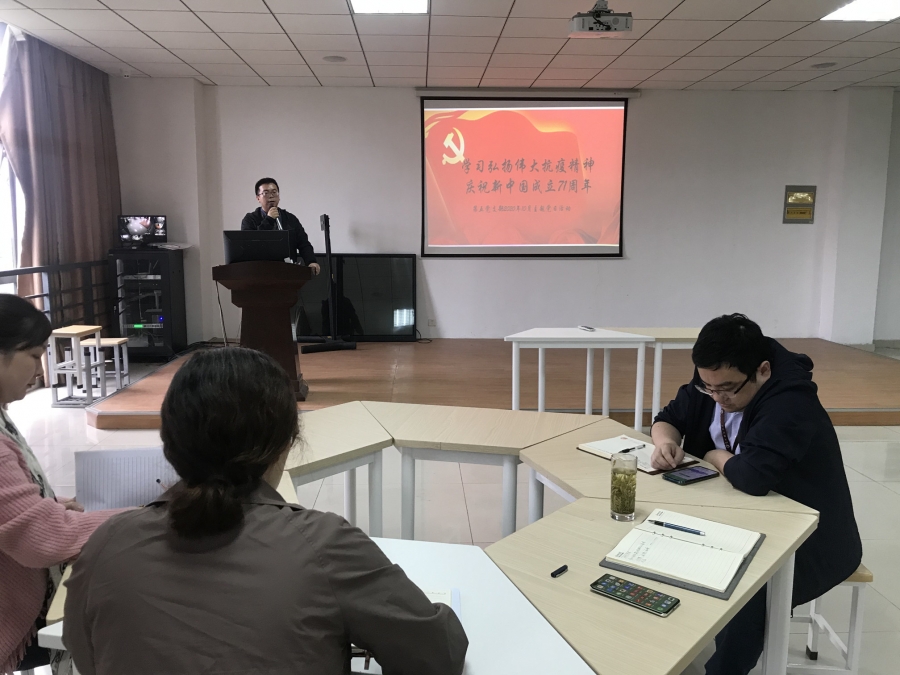 支部副书记魏涛主持活动_副本.jpg
