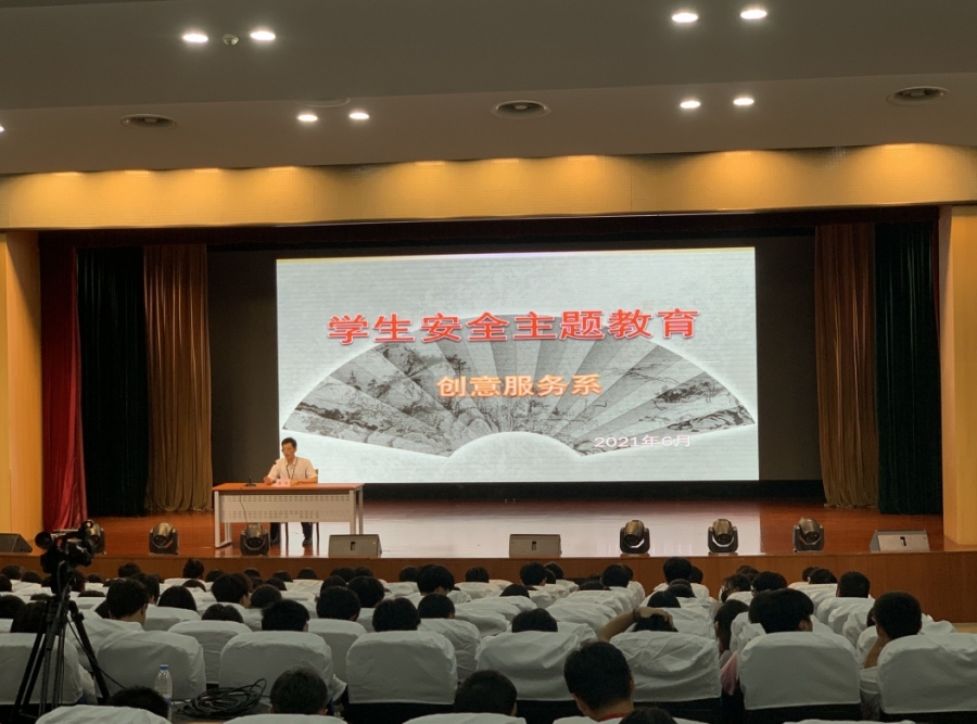 创意服务系学管主任陈瑜讲话.jpg