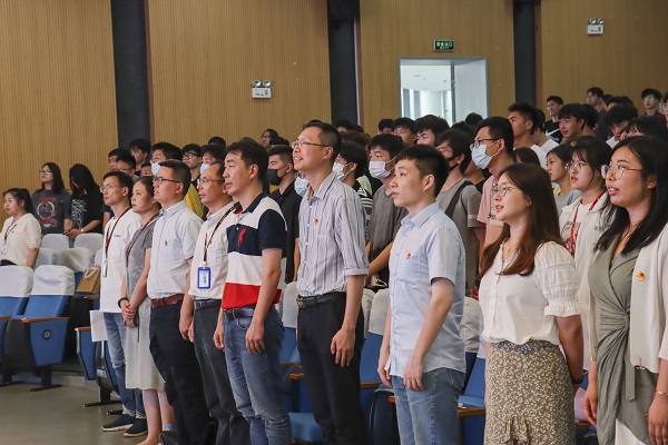 图7唱团歌照片.jpg