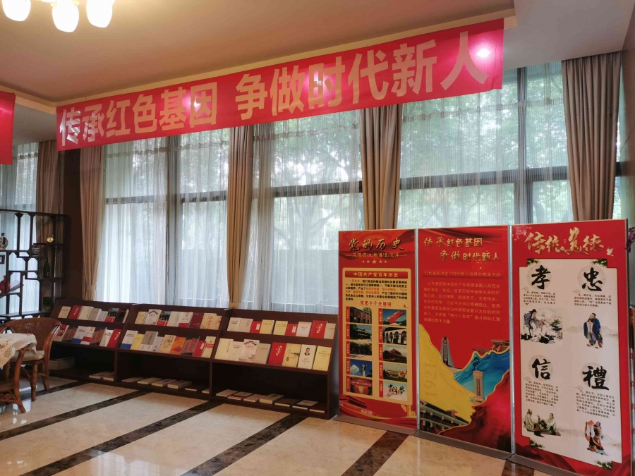 红色加油站(1).jpg