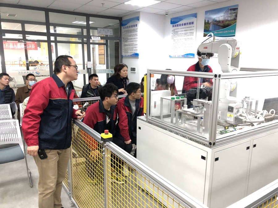 指导学生编程小.jpg