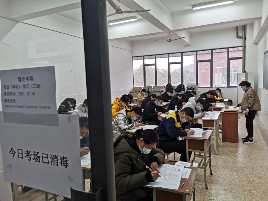 02所有考场都提前做好消杀工作.jpg