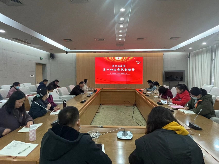 与会党员学习.jpg