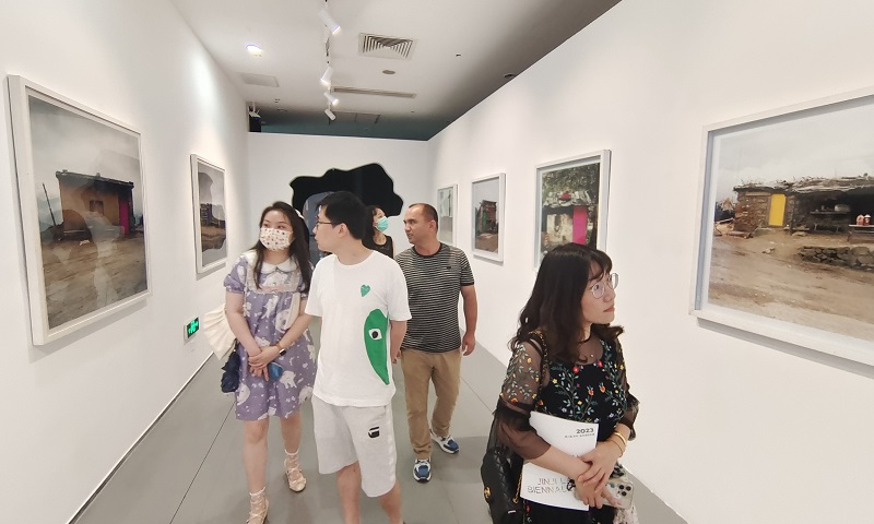 参观展品1.jpg