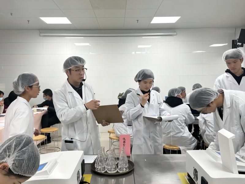 燕志老师课堂现场(1).jpg