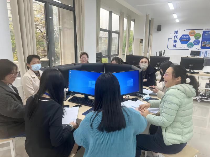 听课教师评课.jpg