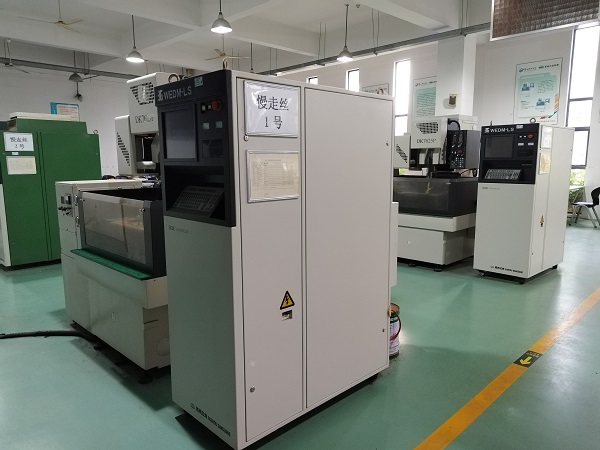 电加工实训室1.jpg