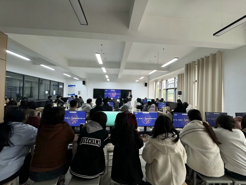 讲座现场(1).jpg