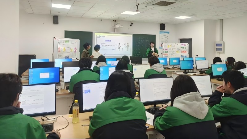 同学们踊跃发言(1).jpg