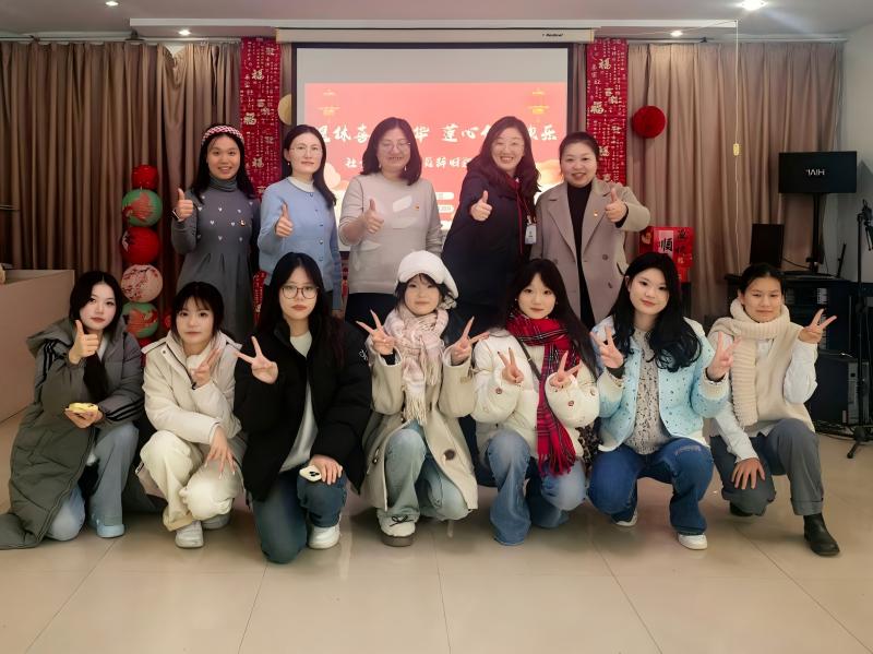 合影(1).jpg