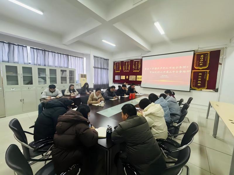 第五党支部全体党员参会(1).jpg