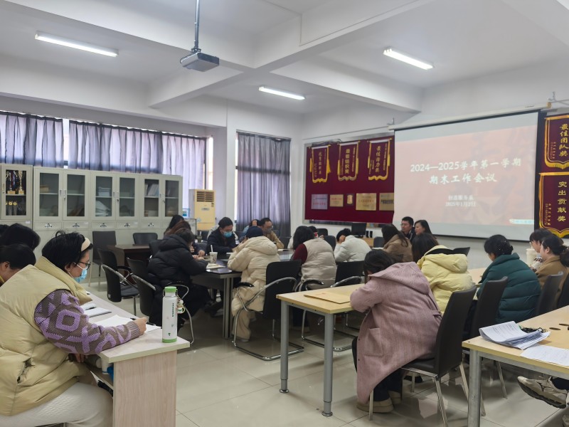 创意服务系全体教师参会(1).jpg