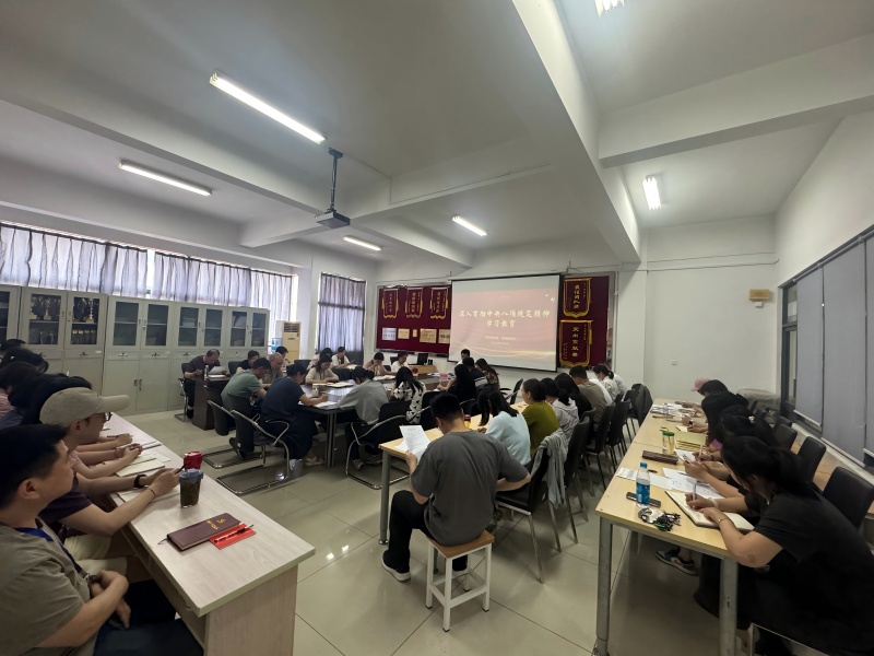第五党支部全体党员、创意服务系全体教职工参会.jpg