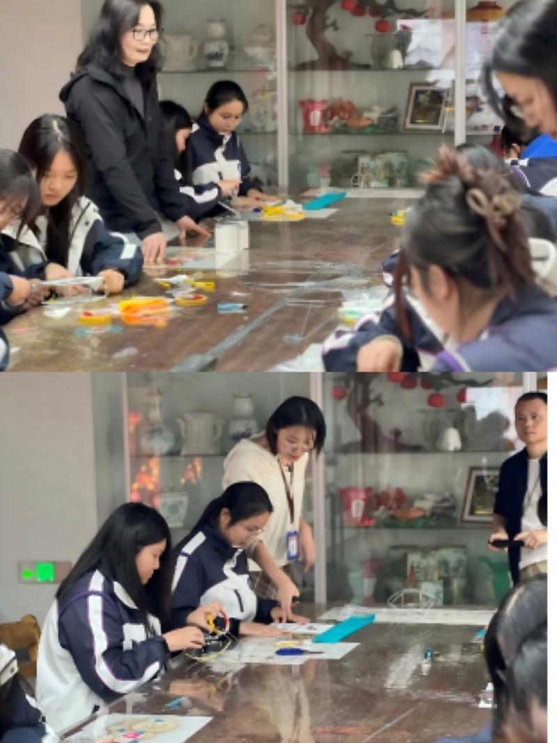 ebkm0tiiol0qi75uchuf4dt4ur1.jpg 两位老师指导学生制作苏灯(1)(1).jpg