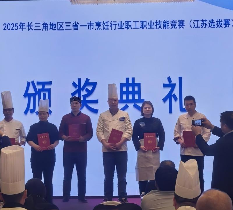 mv1r3t4fon0tnd3qpb41nps1k54.jpg 金奖获得者合照(1).jpg