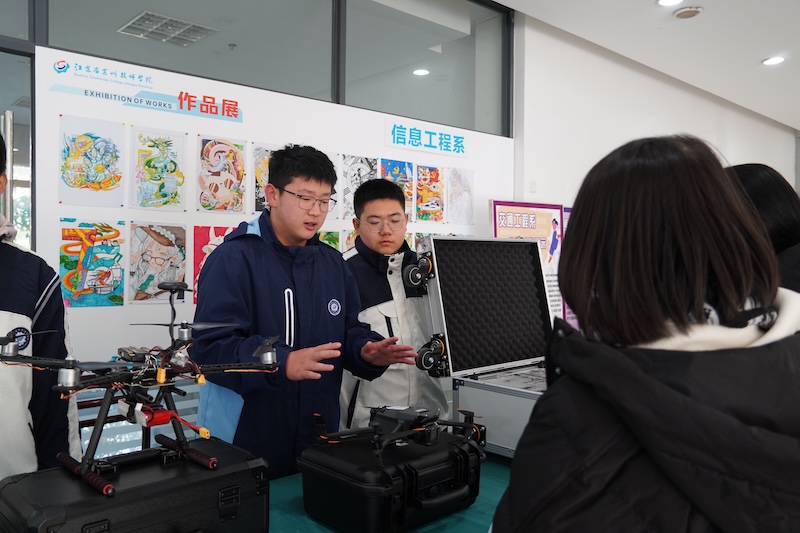 7m4jrph6e8eklqjia1e33eojt14.jpg 无人机1.JPG