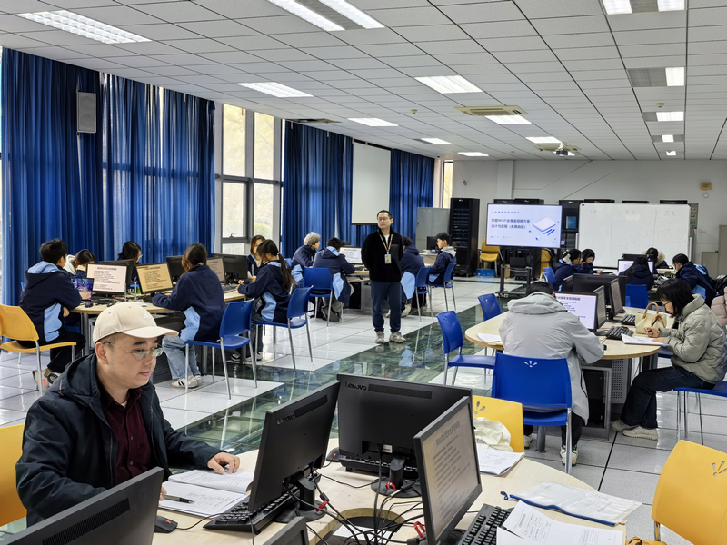 78ck9epo1c8drssp3r6gsjpai87.jpg 03鲁毅听课图.jpg