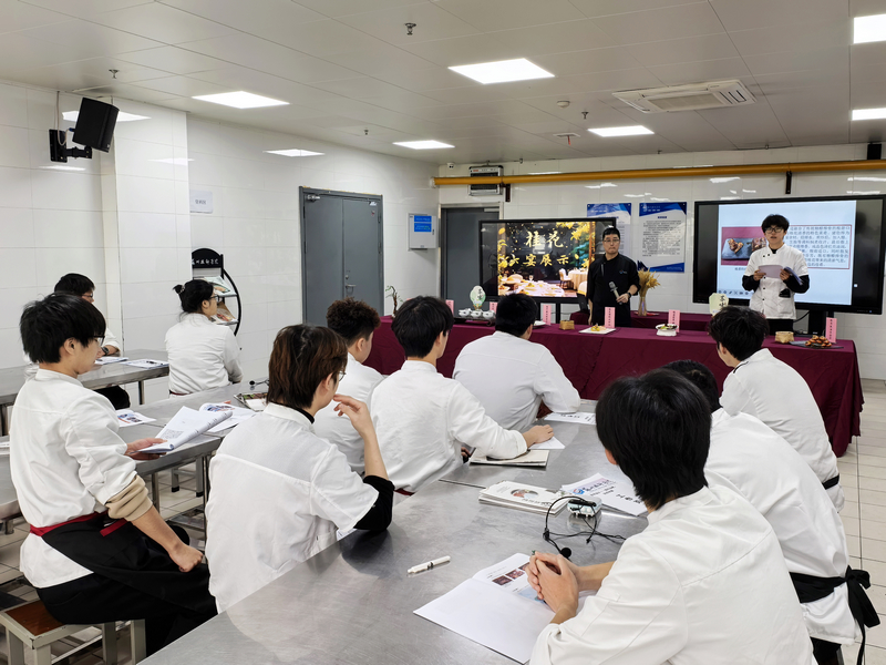 ck6n1lt6elaert06vsmcih53ol1.jpg 04燕志授课图.jpg