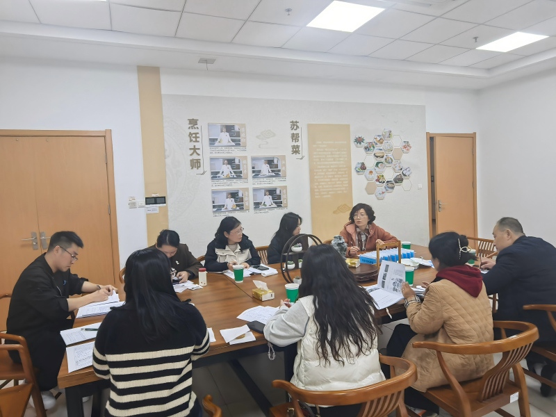 rmlgbgfnsqa6eie4pebcic4esi9.jpg 听课老师参与评课(1).jpg