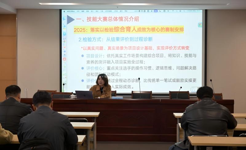 7s842gu97vabv6f04au6h3bt293.jpg 专题交流活动现场(1).jpg