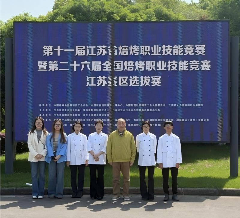 参赛师生合影(1).jpg
