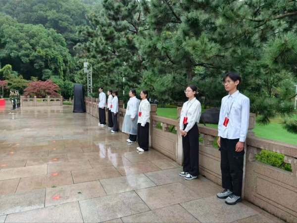 hqv3u4hd11g53tnsjqc3u6ulec9.jpg 烈士日mmexport1790749845629_副本.jpg