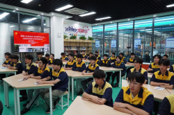劳模工匠进校园  匠心筑梦引成长 ——学院教师、江苏技能女状元朱雯开设工匠课堂